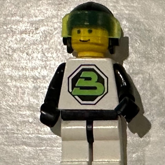 LEGO🚀🧑‍🚀 Blacktron 2 Spaceman Minifigure w/ Jet Pack (sp051 or sp055) - Picture 4 of 16